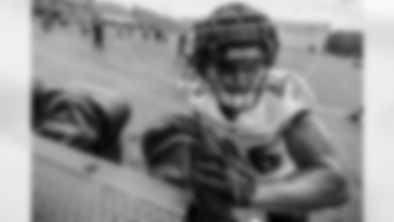 ILB Josh Ross
