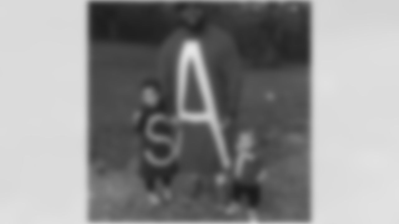 brandonw_66 [Brandon Williams] Happy Halloween from Alvin and The Chipmunk Family!!!