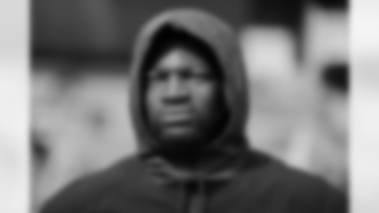 OLB Tyus Bowser