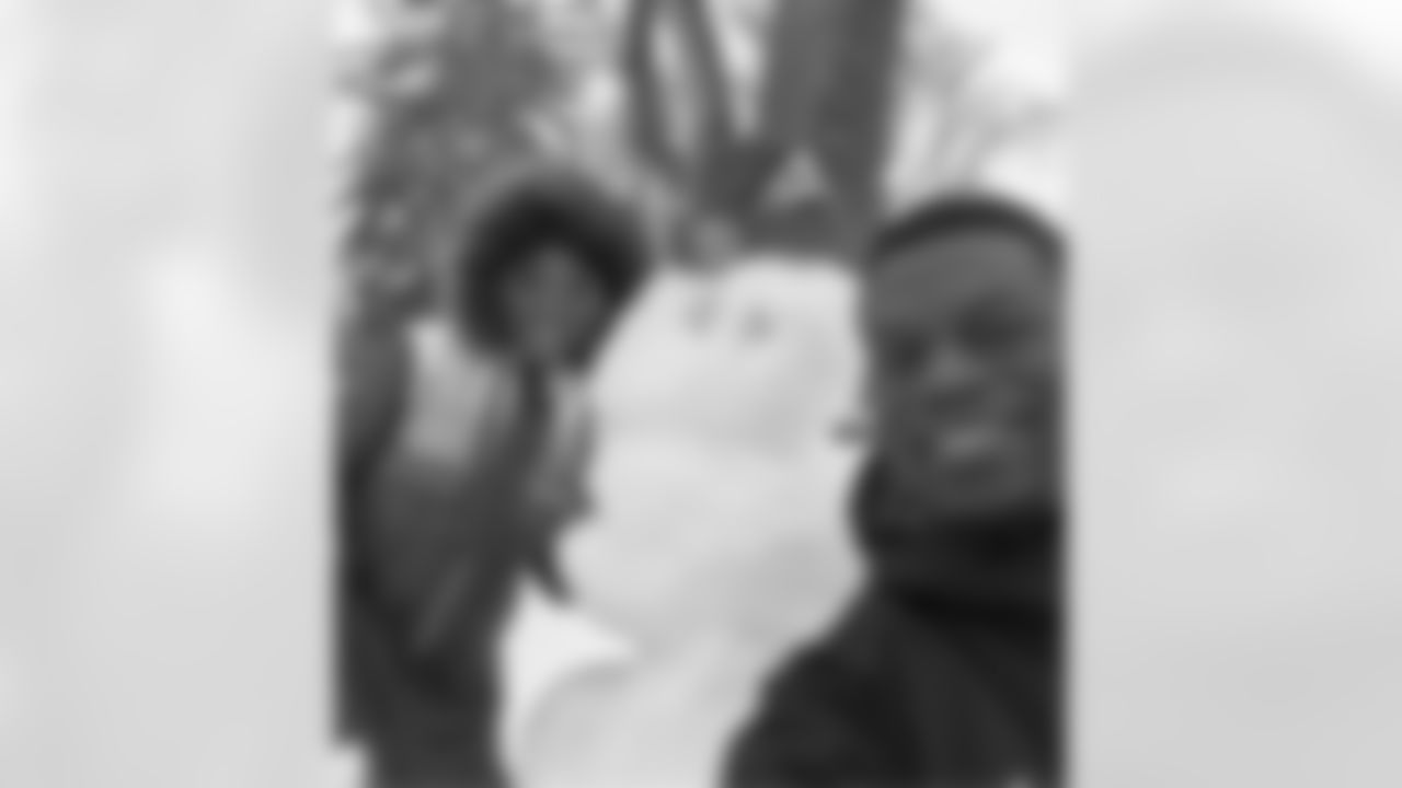 benjaminswatson [Benjamin Watson]: Snow Day!! Hey Daddy..do you wanna build a snowman?