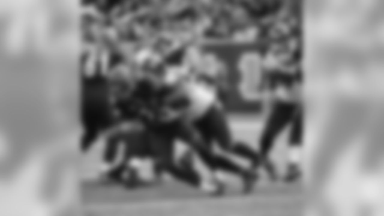 elvis.dumervil [Elvis Dumervil]: Definitely not the way we wanted to end the season but thankful for all of the fans' support. Looking forward to a healthy offseason and great year in 2017. #RavensFlock