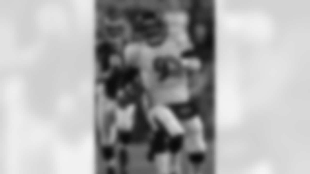 Steve McNair game action from the 2006 season.