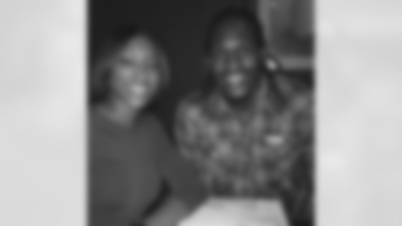 jab56 [Josh Bynes]: #rp Me and my baby our for her bday dinner! #agaverestaurant #ATL