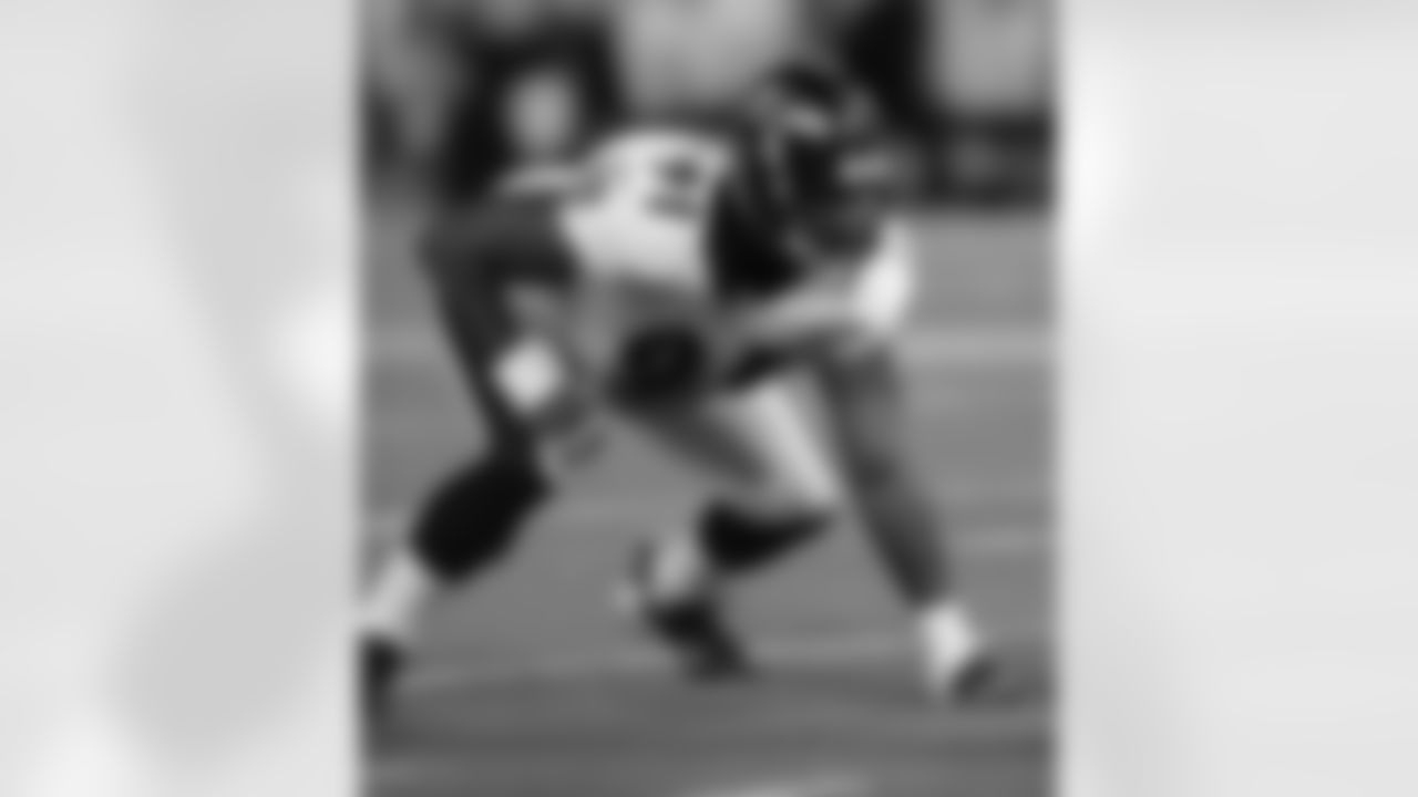 After a season-ending injury to Dwan Edwards, Baltimore traded a late-round pick to Tampa Bay for Douglas. In his second stint with the Ravens (he began with them as an undrafted free agent in 1999), Douglas played in all 16 games and made 36 tackles.