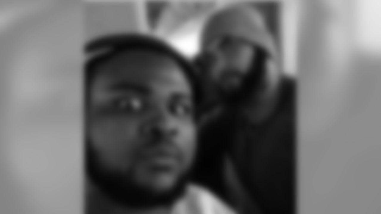 brandonw_66[Brandon Williams]:Plane swagg!!! #ComeAtUsBro #RavensNation #HulkSmash #ThatOneGuy @thatlguy #Winning