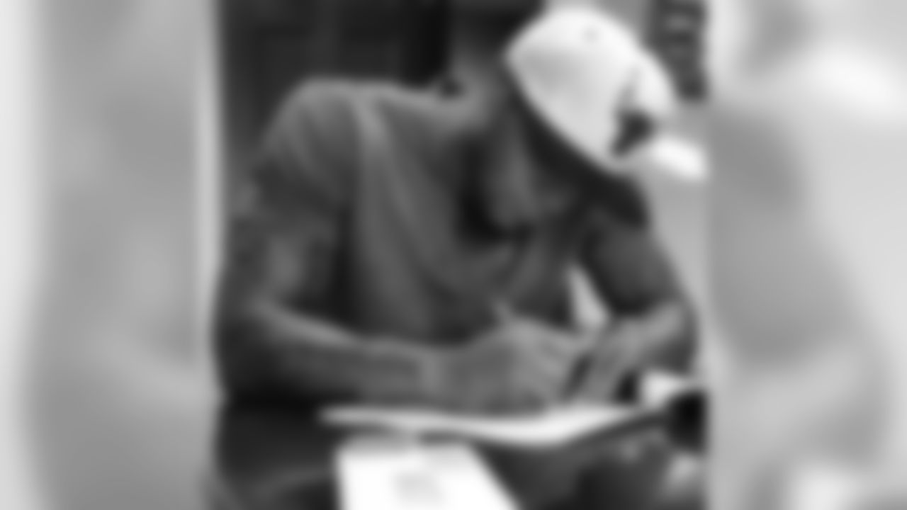 ravens[Baltimore Ravens]:It's official! Jimmy Smith is here to stay! #PlayLikeARaven #RavensNation #Ravens