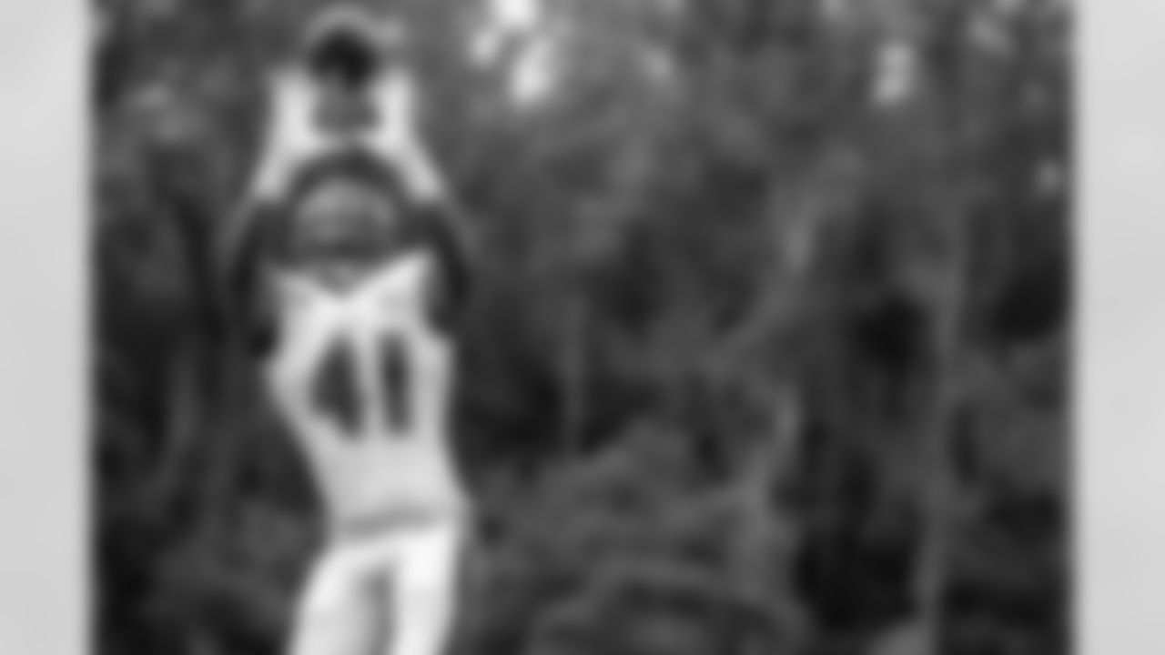 DB/LB Anthony Levine Sr.