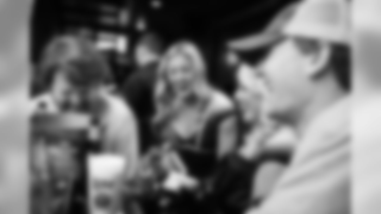 September 19, 2019
Ravens Bar Crawl in Federal Hill, Baltimore on September 19, 2019. The Ravens Cheerleaders, PlayMakers, Poe, and alumni ILB, Jameel McClain, and P, Kyle Richardson.
Bars visited were Wayward, Mothers, Nobles, Crossbar, and Magerks.