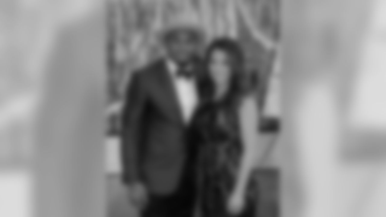 aceandsmitty [Steve Smith]: I'm a very lucky man to have this woman my ACE be by my side. Standing hand and hand!!!