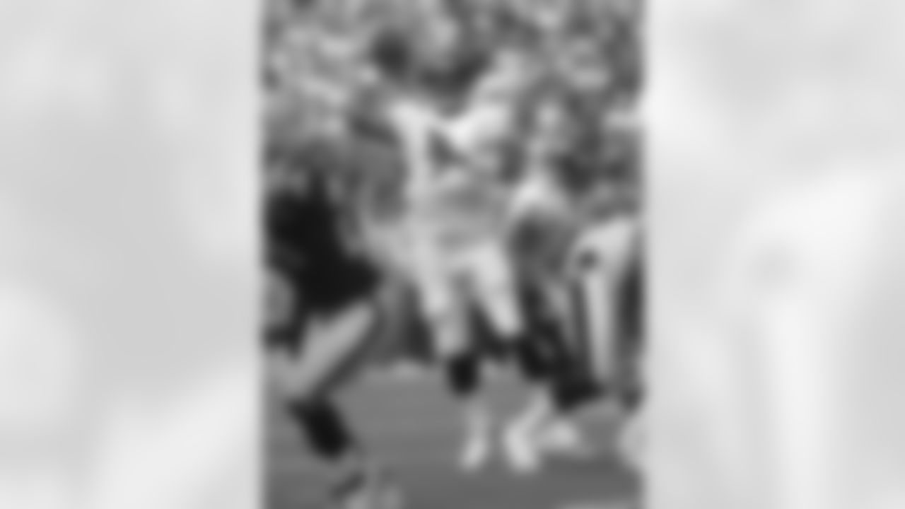 Steve McNair game action from the 2006 season.