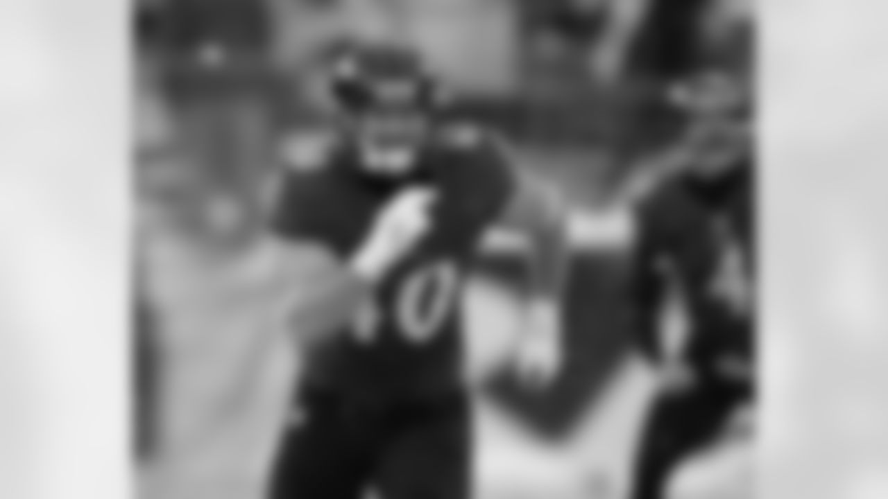Juszczyk will get a much heavier load next season after seeing hardly any offensive action as a rookie. He will fit into Kubiak's flex position for H-backs and tight ends. It's more like the role Juszczyk played in college at Harvard, but will still take some learning. Juszczyk can also improve his blocking technique as he will step in for departed Vonta Leach.