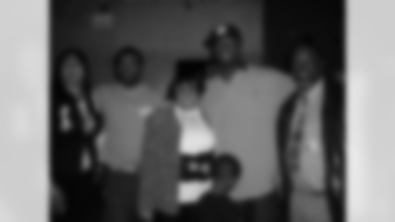 Bart Scott hosted his annual holiday party at the Shake & Bake family center for the youth of Belmont Elementary in December 2008.