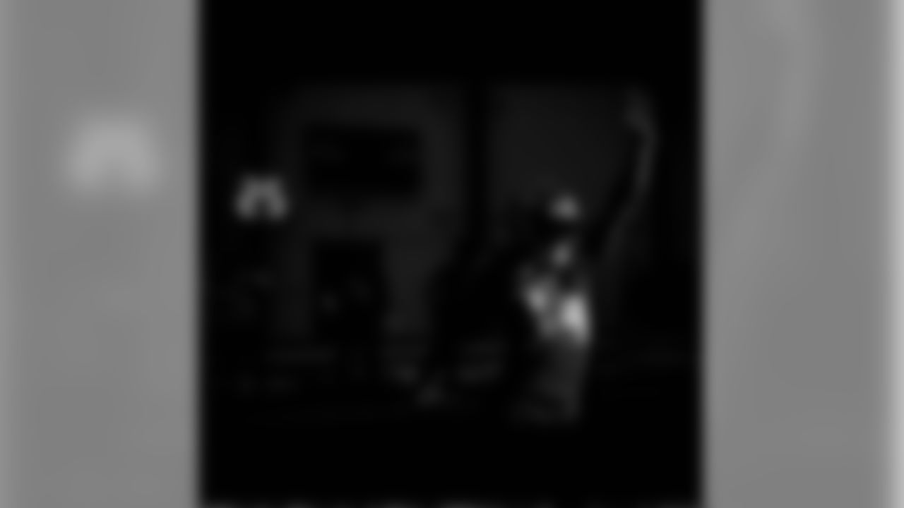 budda03 [Alex Collins] Stay ready so I don't have to get ready  No shortcuts‍♂️. Just trying to be great #954 #794 落