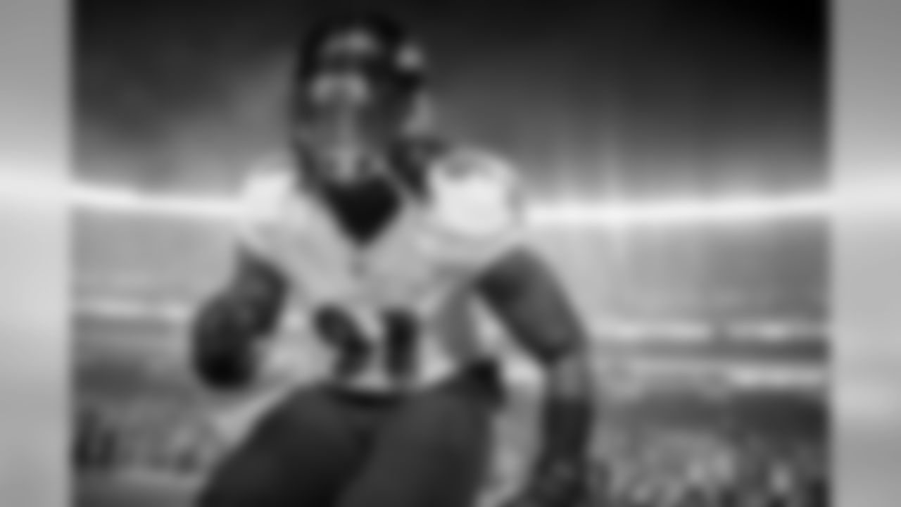 OLB Courtney Upshaw