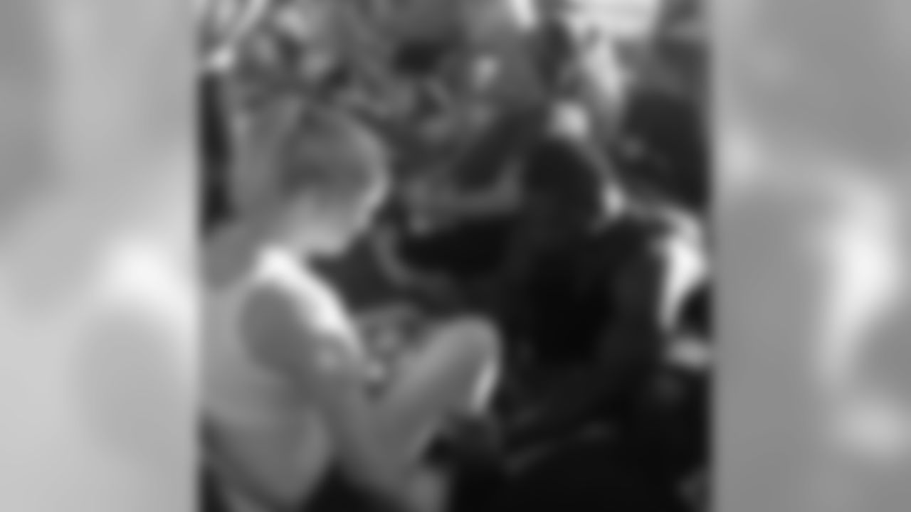 jforsett [Justin Forsett]: It was a blessing to give back today with Samaritans Feet & @jonathanstewar1 being able to share the gospel/wash the feet of people in need then provide them with a brand new pair of shoes was unbelievable!