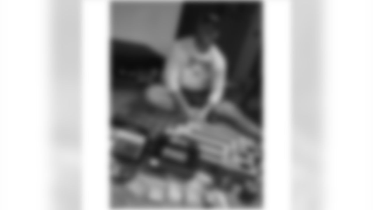 nboyle86 [Nick Boyle] Thanks to @scientificanglers for this awesome package! Can't wait to get out on the water on my next day off. #fishthetruth #ravens