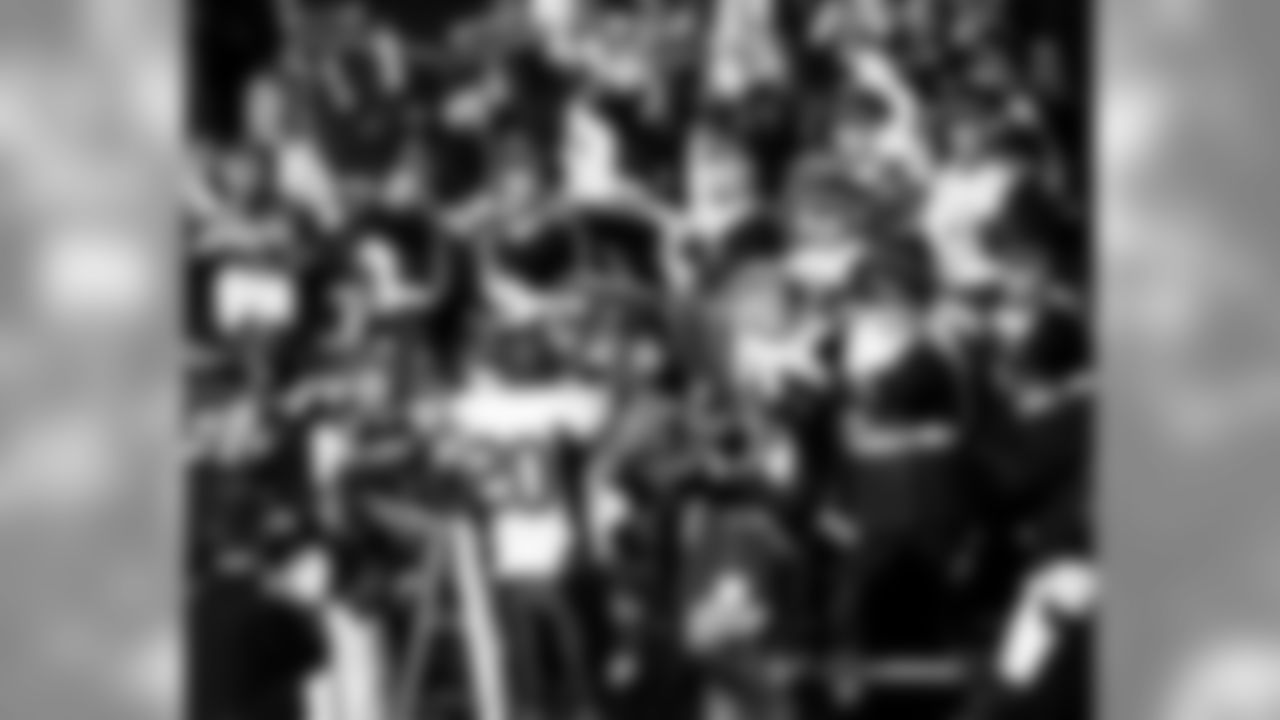 jforsett[Justin Forsett]: Nothing like leading the band after a bowl game win! Congrats to @cal_football for a big win in the Armed Forces Bowl #GoBears