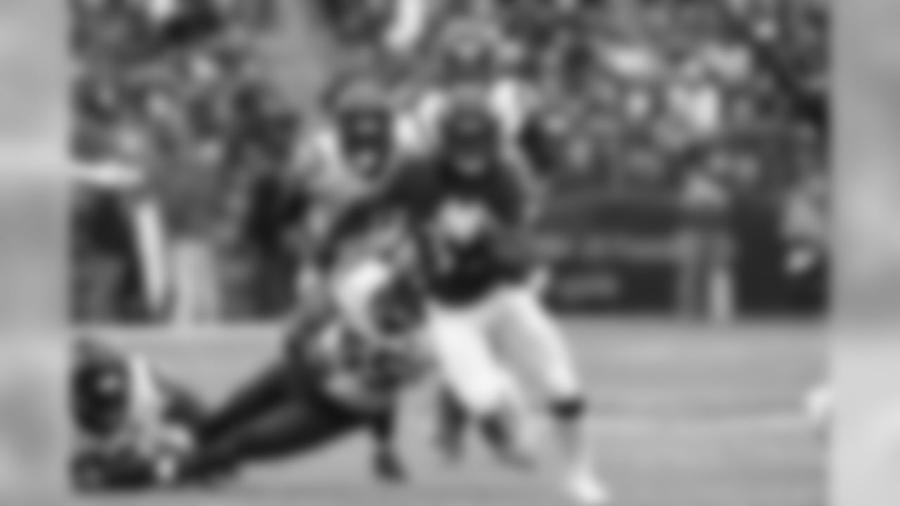 RB Gus Edwards