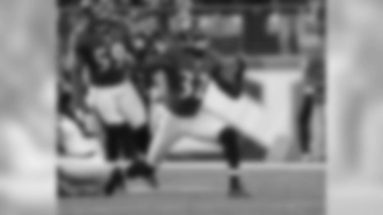 The veteran safety is eying a starting job after backing up Bernard Pollard and Ed Reed last season. He has played well when given the chance, and now he's competing with Michael Huff and first-round pick Matt Elam for time. Ihedigbo has good coverage skills and is known as a big hitter, which is part of the reason the Ravens re-signed him this offseason.