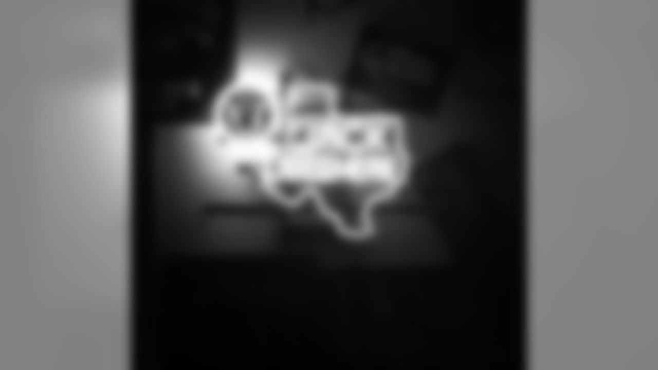 crockettgillmore[Crockett Gillmore]: Thanks @bkorm44 for my birthday gift #JackLivesHere #TexasTuesday