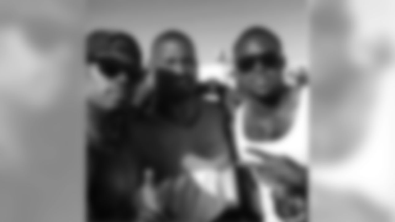 diggz32: @torreysmithwr @lamarwodley #vegas it just got real!!!