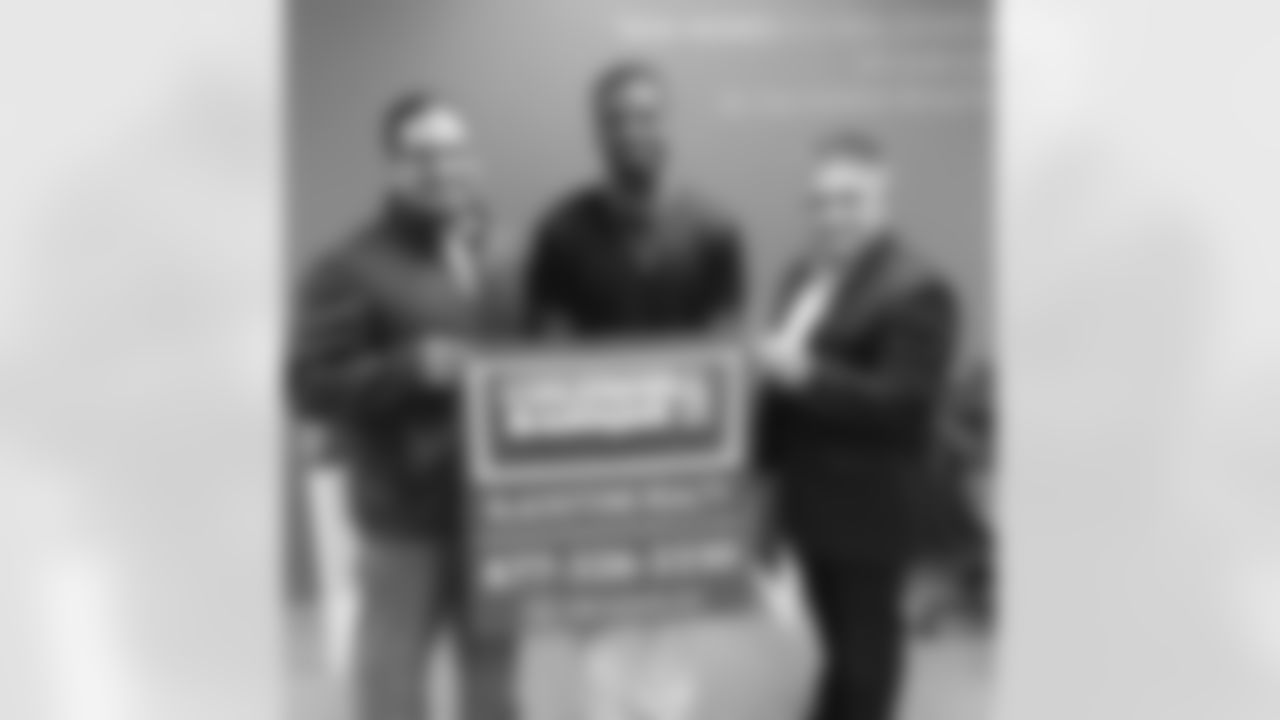 shareecewright24 [Shareece Wright]: Another great meeting with some good people, from @ega_homes and @coldwellbanker In the books. I appreciate it. Big things coming in 2017. God is good!