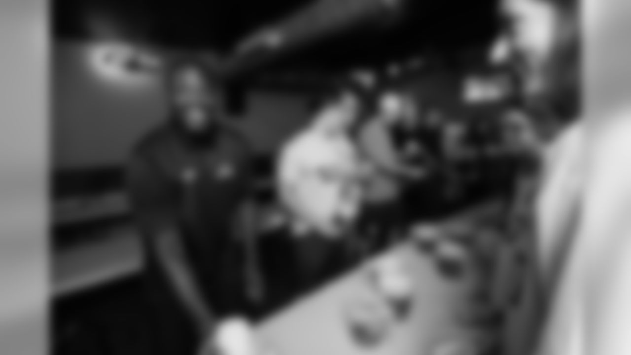 September 19, 2019
Ravens Bar Crawl in Federal Hill, Baltimore on September 19, 2019. The Ravens Cheerleaders, PlayMakers, Poe, and alumni ILB, Jameel McClain, and P, Kyle Richardson.
Bars visited were Wayward, Mothers, Nobles, Crossbar, and Magerks.