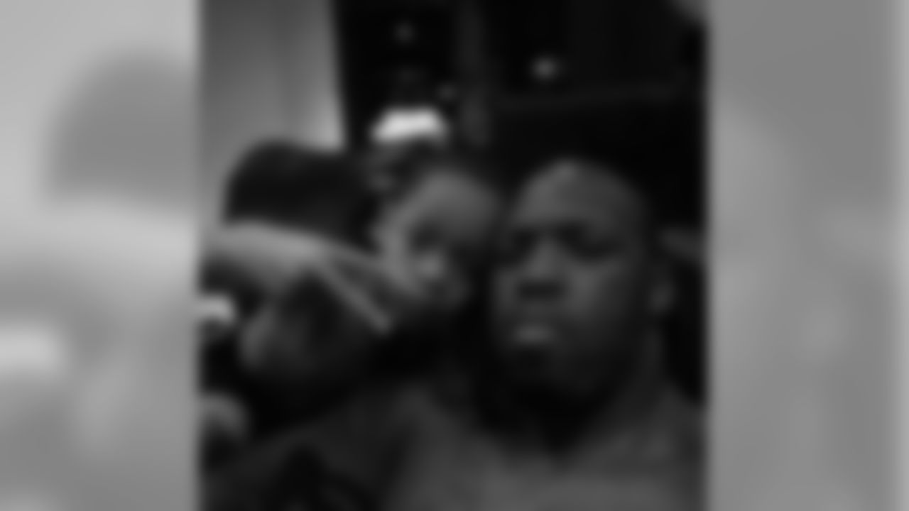 untouchablejay55 [Terrell Suggs]: Me and Duke chillen.