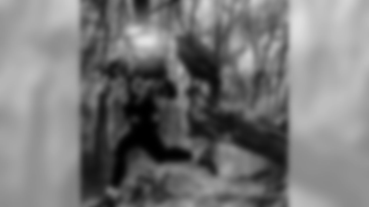 aceandsmitty[Steve Smith Sr.]:Ended the season on a high note. 10-6 Playoff bound!! #ravensnationThank you for accepting me and helping me feel right at home #charmcity Thousand yard (1k) season pretty cool for old guy.#playlikearaven #ravensnation#agent89#stevesmithsr#shiftystudios