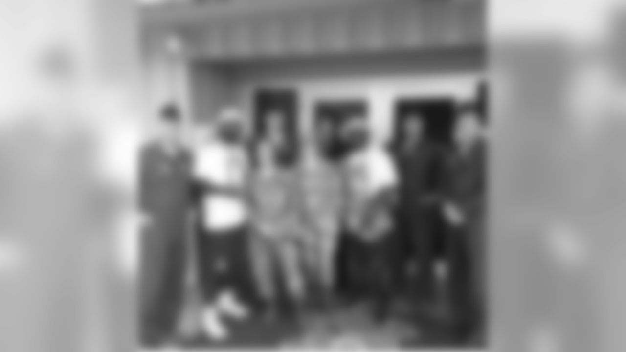 jforsett[Justin Forsett]:Chilling at Luke Air Force Base today with Devin Hester. Loved hanging out with those who serve this country in a major way! #ProBowl