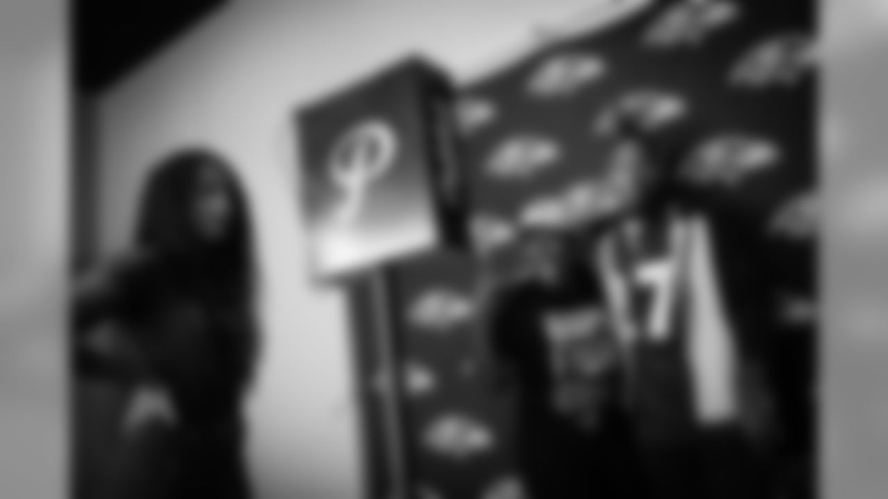 October 11, 2019
Baltimore Ravens Sip N Paint event for cancer survivors and patients at M&T Bank Stadium. Current players, WR Chris Moore and CB Cyrus Jones spent time with the ladies chatting, in the photo booth, and painting.