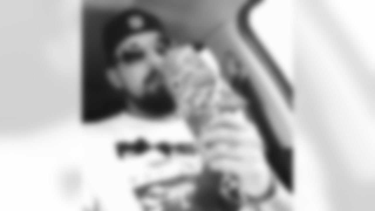 crockettgillmore [Crockett Gillmore]: True story I ain't never met a Cheeto I dint like! #cheetos #crunchy