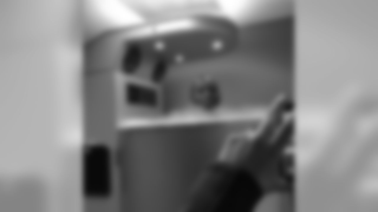 jzutt7176 [Jeremy Zuttah]: W/ @jwesterman90 at Cryo NJ, getting the legs right. Trying my best to smile at -300 degrees...