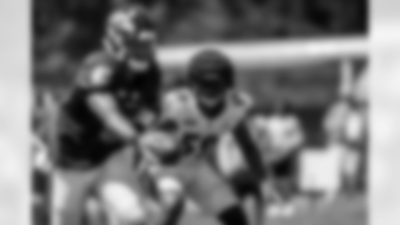 OLB Daelin Hayes