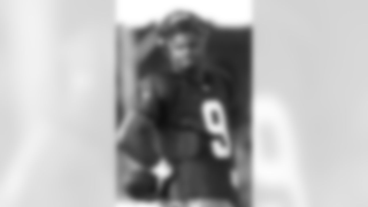 Steve McNair 2006 Training Camp action
