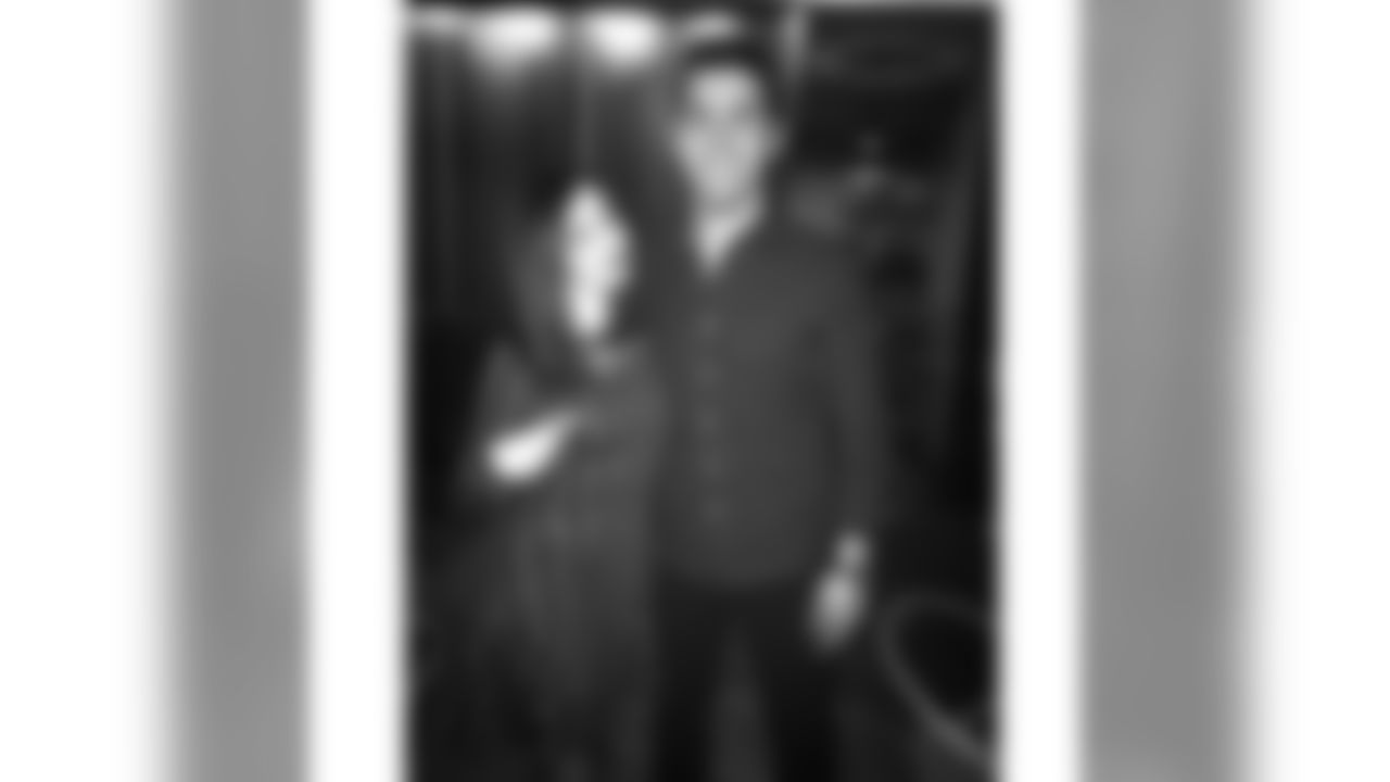 jtuck9[Justin Tucker]:So this is how @lisaruocco and I showed up to dinner w/ @amandalbass @alexalltimelow & @jackalltimelow... #picnictables #lumberjack #lumberjill