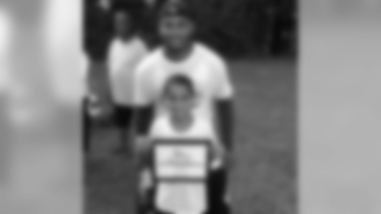 aceandsmitty [Steve Smith Sr.]: How cool is when you do a camp and ur own son wins fastest camper for his own age group. #Proudpoppa Great gene pool... Bam and smitty