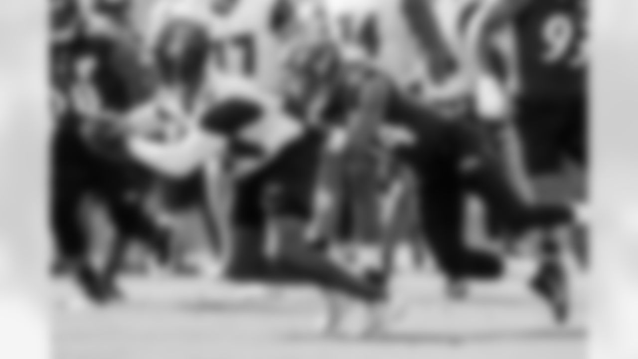 Marlon Humphrey Is Chasing Greatness
Already one of the NFL's top corners, Humphrey is just 25 years old and hasn't reached his peak. He almost had a pick-six in Thursday's practice, and he's getting his hands on the football a lot. Humphrey had a career-high three interceptions in 2019, but don't be surprised if he surpasses that in 2021.