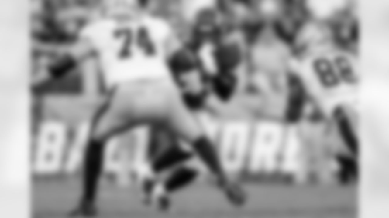 OLB Tyus Bowser