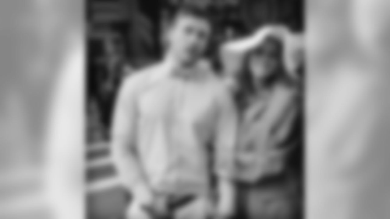 juicecheck44[Kyle Juszczyk]: How lucky am I to call this absolute smokeshow mine for one whole year already??