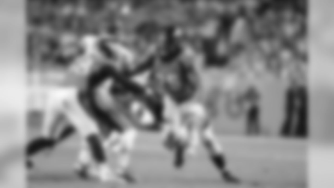DT Derek Wolfe