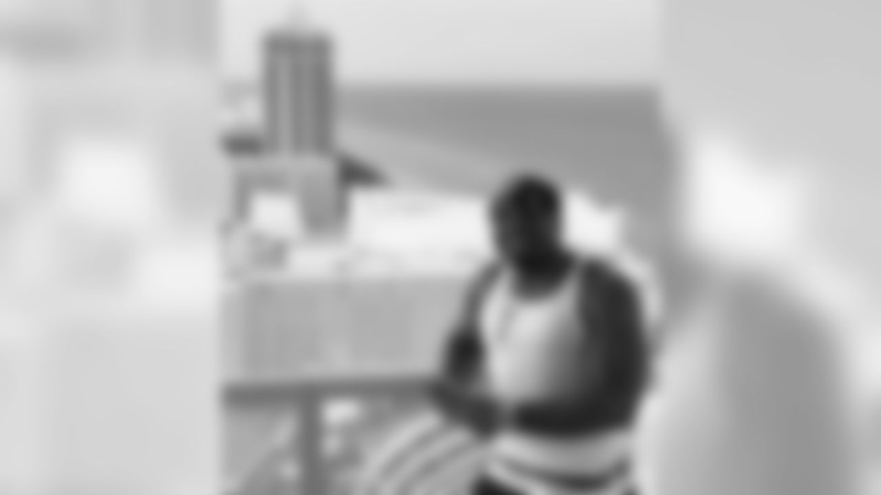 @terrancewestbwi: Some dudes that I barely know wanna see me make it. Some dudes I known my whole life don't wanna see me blow!!! #TeeGrizzley