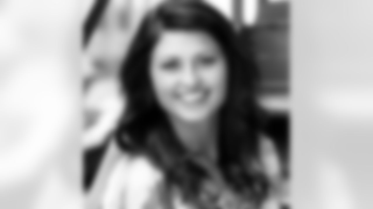 brandonw_66[Brandon Williams]: Happy Birthday to one of my favorite people and my little sister @brenleemc She has been just an inspiration and a role model not only to me but to everyone she encounters. She has a smile that lights up a room, a heart that is soo pure, and a drive that will run everyone off the road. She is one off the hardest workers I know. A beautiful soul and a Gorgeous young woman!!! Everything that God blesses her with she has completely deserved. I love you soo much!!! You are a true treasure and God is smiling on you everyday. Again.... #HAPPYBIRTHDAY hope you have a wonderful day!!!!