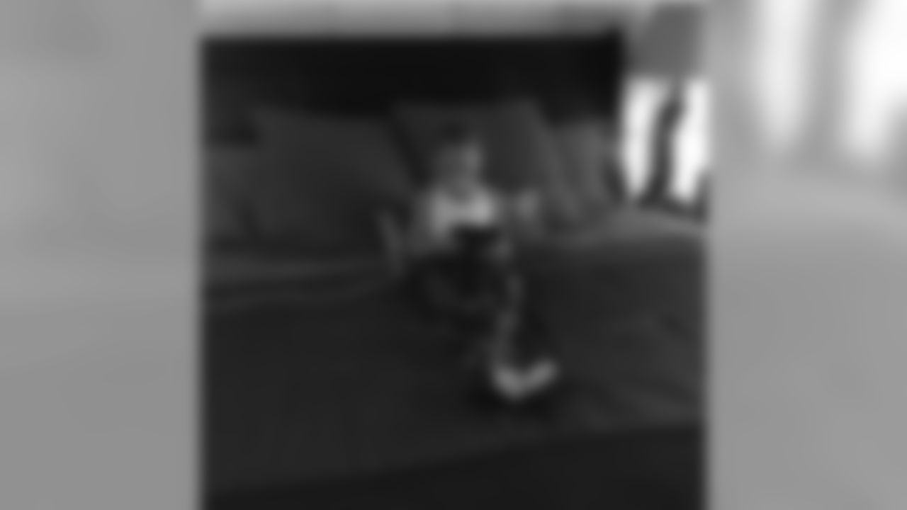 untouchablejay55[Terrell Suggs]:He just gon Crash in my bed... MaN MaN..