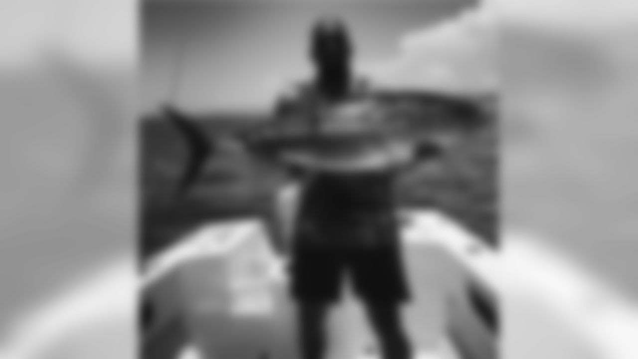 eugenemonroe60 [Eugene Monroe]: Daddy is bringing home dinner. #yellowfin #tuna #cabo #mexico #fishing #panga #nfl #ravens #baltimore #dmv