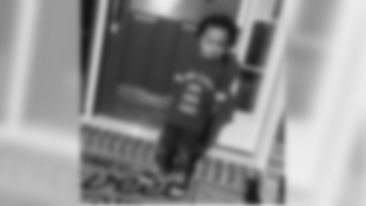 tonyjefferson1 [Tony Jefferson] 1st day of school on EastCoast. Don't punch anyone stink