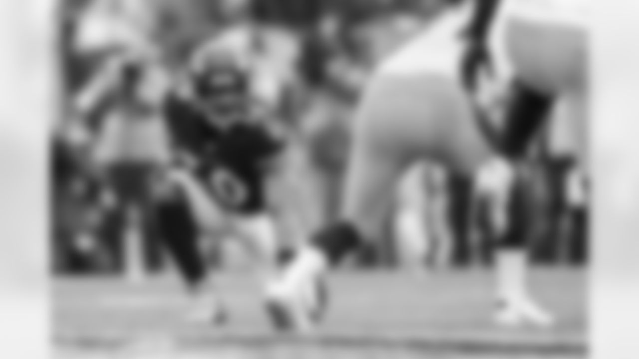OLB Justin Houston – Unrestricted
Signed to a one-year deal during training camp, Houston mostly delivered on what the Ravens were hoping for. He started 15 of 17 games, and while his sack production dropped from 8.0 to 4.5, Houston was still one of the team's most consistent sources of quarterback pressure and a good run defender. He was also a respected mentor to the younger outside linebackers, especially Odafe Oweh. Houston seemed to love the Ravens' culture and could be a veteran interested in staying.