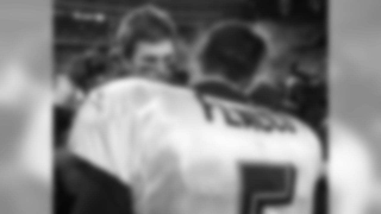 2012 – Flacco Outduels Brady Again
This Week 3 matchup on Sunday night helped set the tone for Baltimore's Super Bowl-winning season. Both Flacco (28 for 39, three touchdowns, one interception) and Brady (28 for 41, 335 yards, one touchdown) were on top of their games, as Baltimore won a 31-30 shootout. Brady engineered a 13-play scoring drive to give New England a 30-21 lead, but the Ravens stormed back for an emotional win. Torrey Smith caught two touchdown passes, playing on the same day that his younger brother was killed in a motorcycle accident.