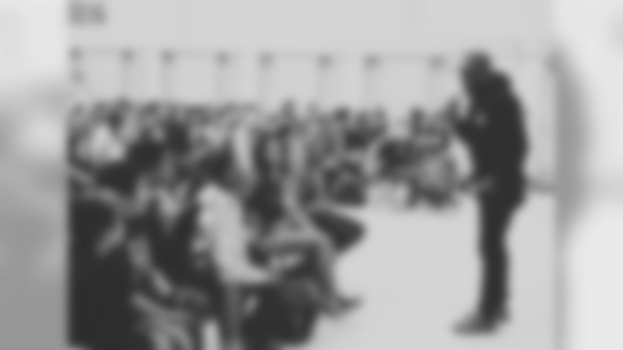 shareecewright24 [Shareece Wright]: Big shout out to Terrace hills middle my old stomping ground for allowing me to shine my light today, had a blast, showed mad love! I appreciate it.