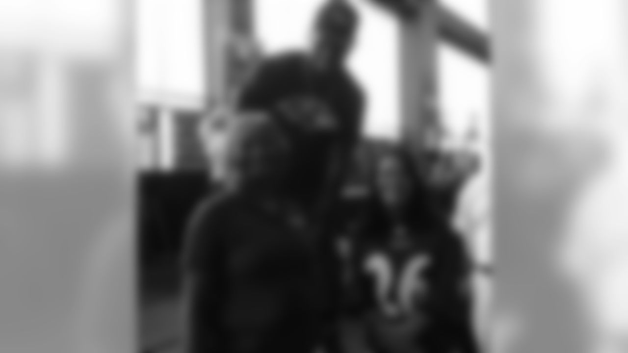 walknhitstick26 [Matt Elam]: My Ol'Girl, A loyal fan & I at the purple bingo event..!